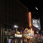 夜のハリウッドで一番輝くシアター！