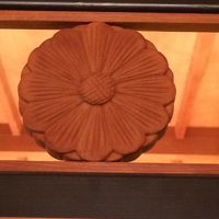 帝の間の欄間には菊の御紋