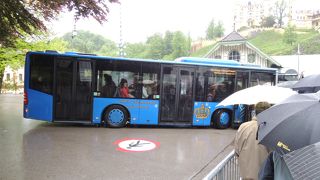 ノイシュヴァンシュタイン城へはバスで行くのが一番です