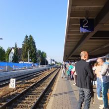 ミュンヘン行きを待ってます