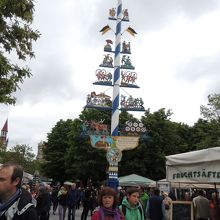 メイポールが目立ちます