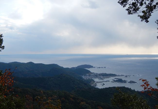 いわゆる熊野古道＝世界遺産「紀伊山地の霊場と参詣道」ではありませんが、ここ長井坂は世界遺産「紀伊山地の霊場と参詣道」に登録されています
