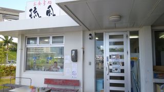 国内線ターミナルの外に有る・・・