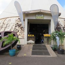 入り口です。駐車場広いです。