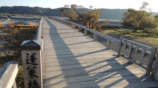 ギネス認定の世界一の長さを誇る木造歩道橋