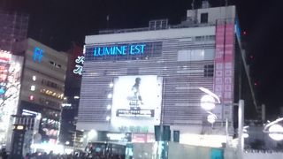 新宿駅東口の駅ビルです