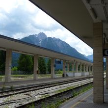 カラルツオ駅は静かなもの、始発駅