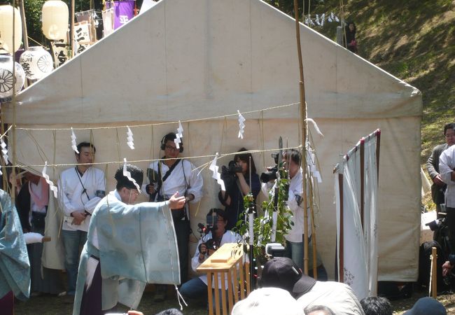 国府祭（こうのまち）は相模の国のナンバー１の神社の地位を争う神事。