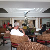 オープンなロビー(中国人多し）