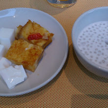 ブッフェのデザート。