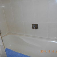 浴槽あり。水圧は強し！お湯が水に変わるので待って再度給湯要！