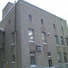 本棟(運河ターミナル)に隣接する小さなビルの様子