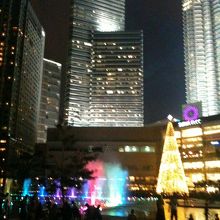 19:30位になると、噴水のショーが始まります(音は無し)