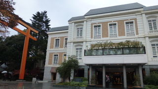 氷川神社の隣り
