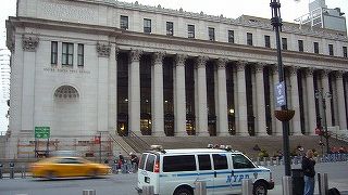 24時間営業の巨大郵便局