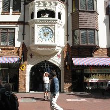 入り口。テーマパーク入り口気分