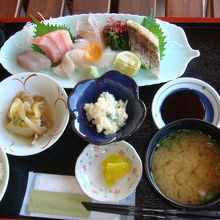 レストランの海鮮食、とにかく安い