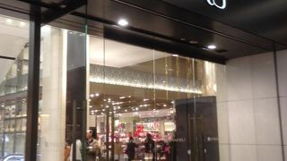 地下一階から地上十三階まで、「生活」の詰まった百貨店です。