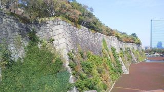 壮大な景観が「本丸の高石垣」～大阪城～
