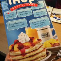 有名なパンケーキ屋がホテル近くにあります。24時間営業です。