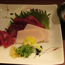  菅乃屋御膳の馬刺しです。