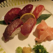 菅乃屋御膳の馬握り（五貫）です。