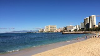 ふかふかの芝生の上でのんびりするのが気持ち良いです。