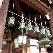 吊り灯籠