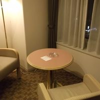 ソファ　右にテレビ