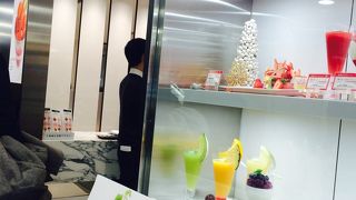 にぎわっている