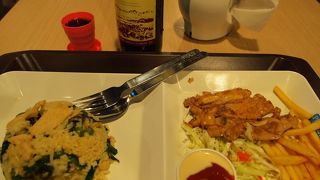 フードコートの中では、コストパフォーマンスにすぐれる。