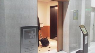 JALのﾗｳﾝｼﾞで「伊丹空港3階サクララウンジ」