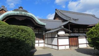 人形寺として有名な宝鏡寺。