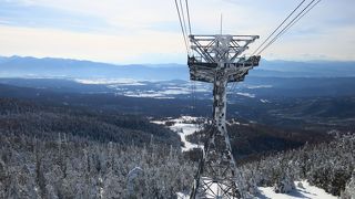 スキーシーズンは混雑、増便