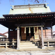 横浜で一番標高が高い場所にあり、お正月にはお守りなども買える地元密着の神社