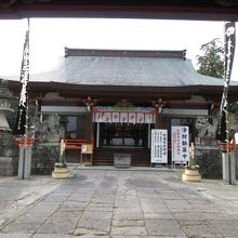 本妙寺浄池廟拝殿（じょうちびょうはいでん）です。