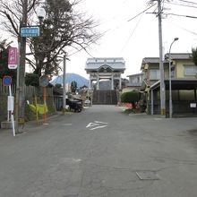 本妙寺仁王門です。