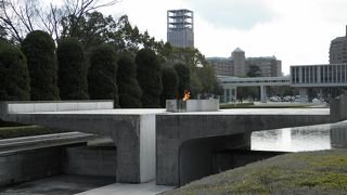 静かに燃え続けるともしび。