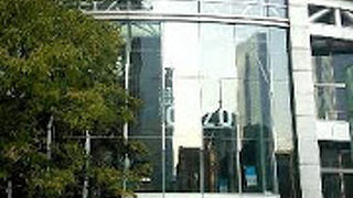 ここの本屋は、 ひろびろしていて、 数学系書籍がめちゃ充実しているので、 良く立ち寄ります。