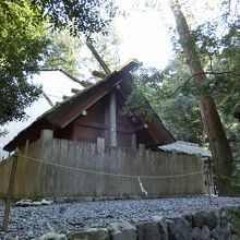 横から見た風宮。