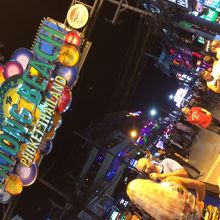 繁華街の入り口