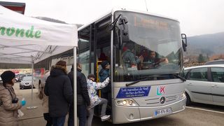 クリスマス前の土日にクリスマスシャトルが運行されてるよ！