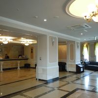 弁韓ロビーは広く、開放的でいい。