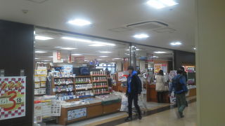 改札すぐに本屋さんがあるのはいいなー