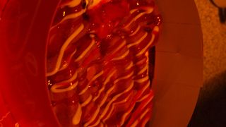 ミッキーの形をしたワッフルが売られています