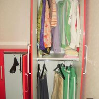 クローゼットには誰かの服が・・・？（謎）