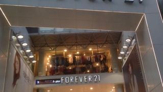 意外と(若者ではなく)中高年(のメンズ)にも「イケる」と感じさせる商品群。