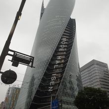 奇抜なデザイン