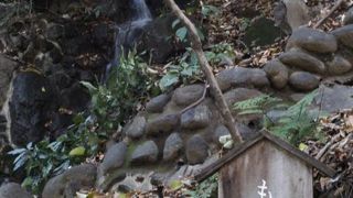 芝公園内にある人工の滝