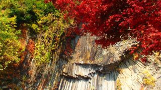 小さな観光地ですが、紅葉が美しいです